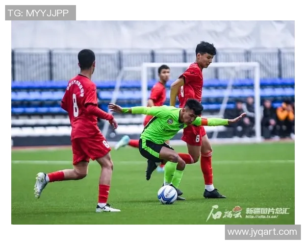 足球明星在绿茵场上的辉煌时刻与难忘瞬间回顾